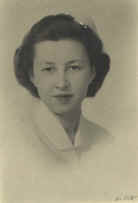 betty-frantz-nursing-grad.jpg (49020 bytes)